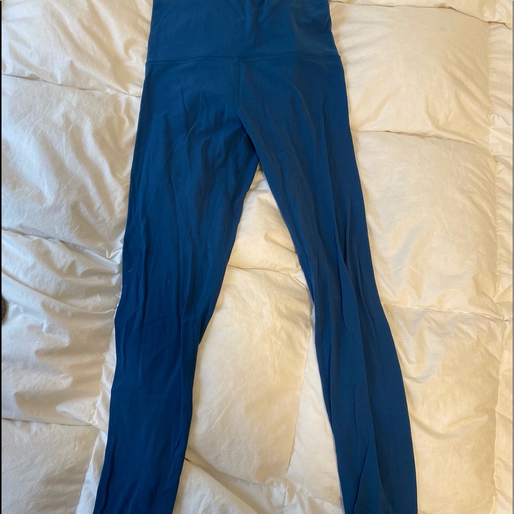 Size 6 lululemon align blue leggings!